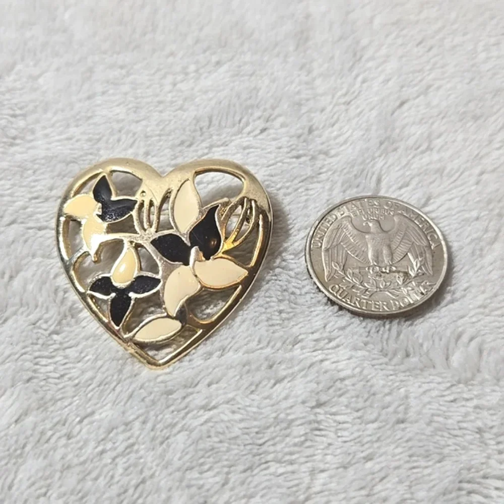 #437 VINTAGE Heart gold tone brooch - Picture 3 of 5